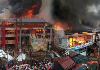 Kebesaran Tuhan! Musala di Pasar Bukit Tinggi tak Terbakar Walau Bangunan Disekitarnya Hangus, Lihat Videonya