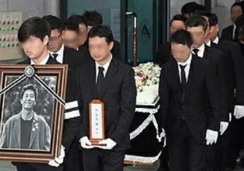 VIDEO: Hening dan Banjir Air Mata, Kim Joo Hyuk Siap Dibawa ke Peristirahatan Terakhirnya