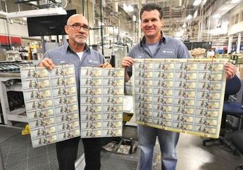 Dari mulai Pengecatan Hingga Pemotongan, Gini loh Proses Pencetakan Uang! Baru Tahu Ternyata Prosesnya Seribet Ini