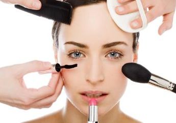 Tanpa Lama dan Ribet, Gaya Makeup Simpel Ini Wajib Dicontek Untuk Pergi Ke Kantor atau Kampus, Dijamin Gebetan Bakal Ngelirik Terus!