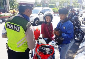 Polisi Lalu Lintas Sebut Plat Nomor Motor ini Paling Bagus Se-Indonesia, Tapi kok Ditilang ya?
