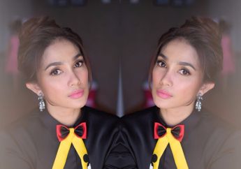 Tak Hanya Cantik, Ussy Sulistyawati Juga Kerap Kenakan Deretan Tas Mahal Ini Kala Beraktifitas, Harganya Bikin Mata Terbelalak