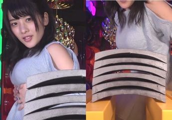 Gila, Perempuan Ini Coba Memecahkan Tumpukan Genteng dengan Buah Dadanya, Lihat Videonya!