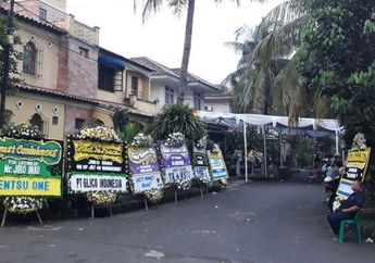 Veranda Menangis Ketika Tiba di Rumah Mendiang General Manager JKT48