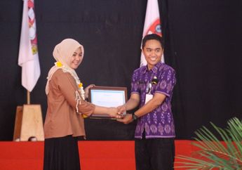 Pahlawan Tanpa Tanda Jasa: Guru Ini Ditunjuk Gubernur Membuat Kelas Digital Untuk Seluruh Isi Pulau Bali