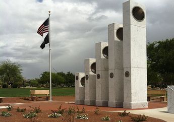 Tepat Pukul 11:11 Siang pada Hari 11, Bulan 11, The Anthem Veterans Memorial Menunjukkan Keindahannya