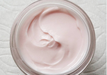 Bahaya loh, Ini 10 Barang Kecantikan yang Tak Boleh Dipinjamkan ke Sahabat