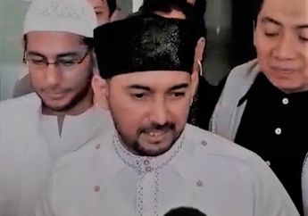Ini yang Dibawa Ustaz Al-Habsyi Saat Jenguk Julia Perez, Ada Kandungan Ilahiahnya