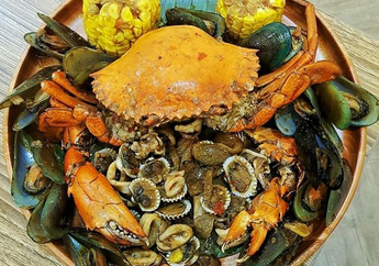 Mau Makan Siang Yang Bikin Kamu Ketagihan? Yuk Melipir ke Tempat Maknyos Ini