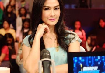 Masih Panen Cibiran, Iis Dahlia Tampil Anggun dengan Busana Seperti Ini