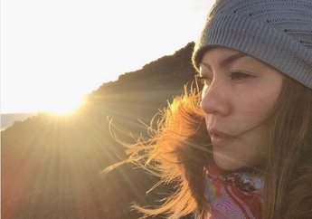 Hobi Naik Gunung, Ini Cara Artis Aline Adita Tetap Tampil Cantik Saat Hiking 