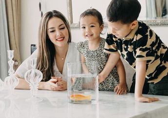 Tak Selalu Manjakan Anak, Ternyata Seperti Ini Cara Cathy Sharon Didik Anaknya