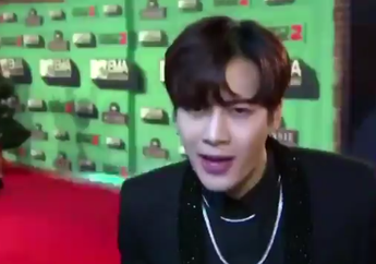 Sering Diberitakan Bakal Keluar dari GOT7, Jackson Lakukan Ini di MTV EMA 2017!