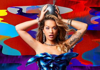 Nyentrik Abis! Naik ke Atas Panggung MTV EMA 2017, Artis Hollywood Ini Malah Terlihat Seperti Akan Pergi Mandi dengan Handuknya, Kamu Berani Tampil Begini?