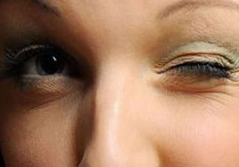 Kelelahan dan Kelebihan Kafein Bisa Bikin Mata Kedutan, Cari Tahu Penyebab Kedutan Lainnya yuk