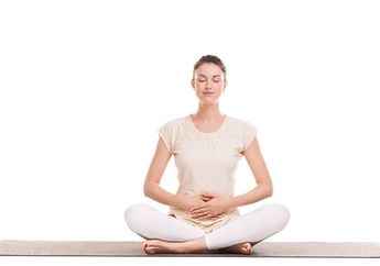 Tampil Lebih Muda dengan Yoga, Bisa Banget, Inilah Caranya!