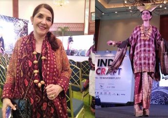 Ini Cara Desainer Ghea Panggabean Sulap Kain Etnik Nusantara Menjadi Busana yang Indah