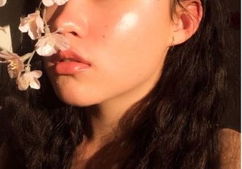 Penasaran Cara Bikin Selfie Sempurna dengan Makeup Glowy? Ini Rahasianya!