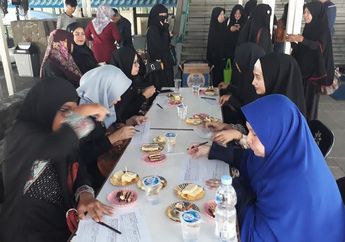 Belum Ada Nama, Umi Pipik Adakan Test Food Kue Kekinian Pada Jamaah Majelis Taklim Umi Pipik
