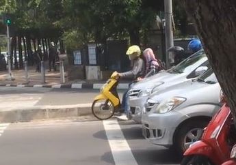 Suara Misterius Peringatkan Para Pengendara Ini untuk Terus Memakai Helm dan Tertib Lalu Lintas, Suara Siapa Ya?