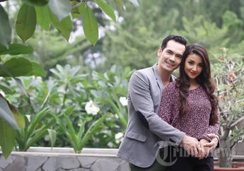 Video Ini Ungkap Sedihnya Atalarik Syach Pergi Umrah Tanpa Istri