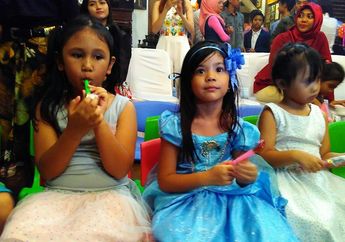 VIDEO: Ulang Tahun, Anak Mulan Jameela dan Ahmad Dhani Pamer Sepatu Kaca