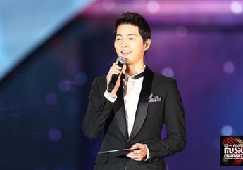 Yeay! Song Joong Ki dan 'Adiknya' yang Ganteng Dipastikan Jadi Host MAMA 2017 