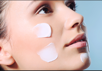 Pantas Muka Jadi Jerawatan, Kamu Pasti Lakukan Kebiasaan Berulang Ini deh Saat Gunakan Foundation