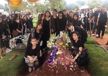 Haruka Nakagawa Bagikan Fotonya Bersama JKT48 di Pemakaman Inao Jiro