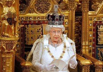 4 Kalung Milik Ratu Inggris yang Terlihat Paling Mewah, Kamu Pasti Ngiler deh Lihatnya!