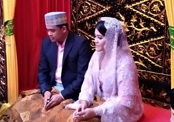 Sah, Manisnya Senyum Kahiyang Setelah Resmi Menyandang Marga Boru Siregar