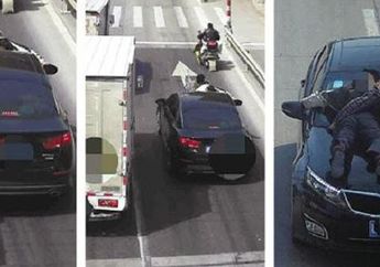 Dua Orang Ini Nekat Naiki Kap Mobil yang Sedang Jalan Karena Alasan Ini! Duh, Bahaya Banget sih