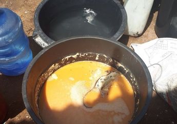 Gerebek Pabrik Minuman Keras Lokal, Polisi Temukan Bangkai Tikus jadi Bahan Utama Miras