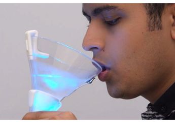 Wadaw, Canggih! Gelas Ini Bisa Ubah Air Bening Menjadi Wine, Nggak Percaya?