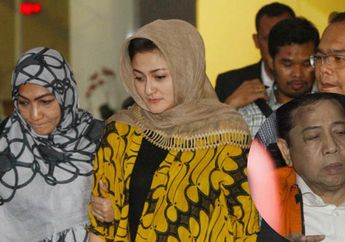 Berderai Air Mata, Tangisan Istri Setya Novanto Pecah saat Temui Suami di Ruang Tahanan KPK