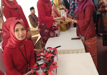 Sederhananya Suvenir Resepsi Ngunduh Mantu Presiden Jokowi Ini, Lihat Warnanya Merah dan Kuning!