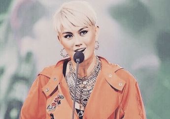 Wow! Dipeluk Chris Brown, Ini Penampilan Agnez Mo dengan Gaya Kerennya, Dijamin Bikin Jatuh Hati