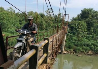 Jembatan Lokasi Favorit Foto Prewedding Akhirnya Hanyut Terbawa Air Bah Banjir, Lihat Videonya
