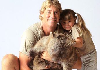 Masih Ingat dengan Steve Irwin? Begini Penampilan Anak Gadisnya yang Cantik, Bindi Irwin, Dijamin Bikin Kamu Jatuh Hati!