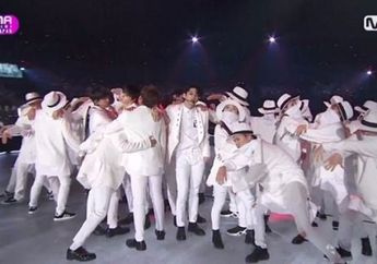 Kena Nyinyir Lagi, Wanna One Tampil Dengan Backdancers, Netizen Bilang Mirip Acara Senam Aerobik Sampai Gangnam Style!