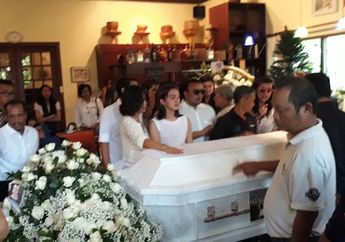 Isak Tangis Iringi Ibadah Tutup Peti Bondan Winarno, Ini Kata-kata Sedih Menantu Perempuannya
