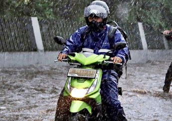 Hati-hati, Terjang Banjir Dengan Motor Matik Hal Ini yang Perlu Diperhatikan Pengendara