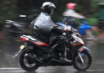 Jangan Ganti Sendal Saat Berkendara Dalam Kondisi Hujan, Perangkat Ini Loh yang Paling Aman Digunakan