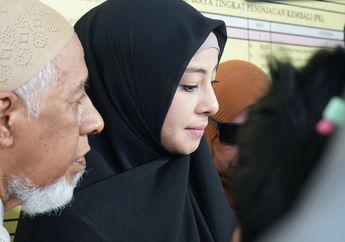 VIDEO  - Sedih.. Tetap Sabar, Putri Aisyah Bercerita Sampai Mata Berkaca kaca
