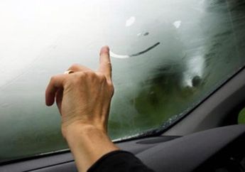 Kaca Mobil Berembun, Akibat Musim Hujan Ini dia Tips Mudah Mengatasinya
