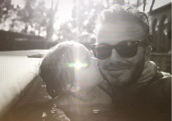David Beckham Bangga Si Bungsu Harper Berhasil Naik Sepeda, Ini Videonya!