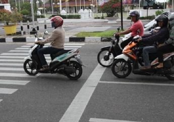Pakai Peci dan Sarung, Aksi Nekat Pengendara Motor yang Nekat Melintas di Jalan Tol Ini Viral, Begini Nasibnya Sekarang