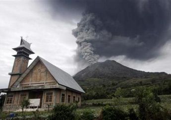 Gunung Sinabung meletus lagi