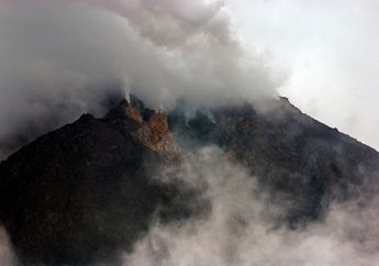 Puncak Gunung Merapi
