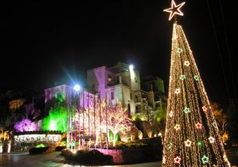 Siapa pencipta pohon natal berlampu?